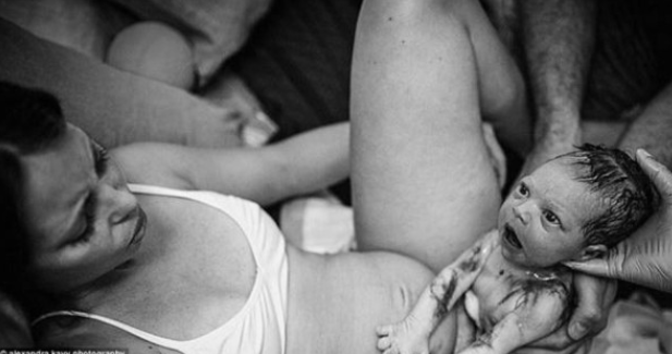 女人是怎么生孩子的？看过这些图的男人都哭了……