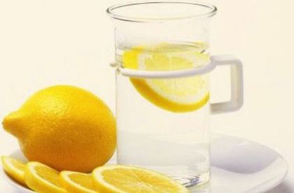 柠檬水喝对时间方可排毒