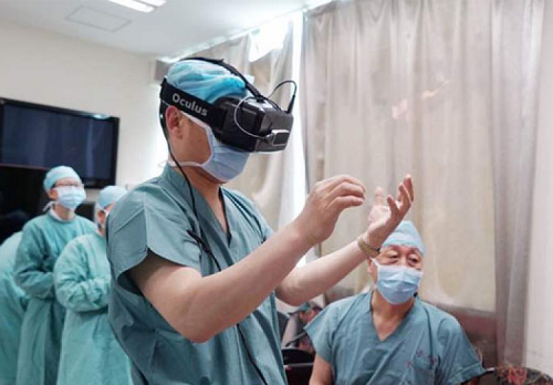 广东省首次将VR技术引进肝胆外科