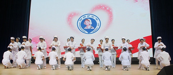 郑大一附院护理部主任刘延锦教授带队该院6名护理工作者参加2017国际护士大会