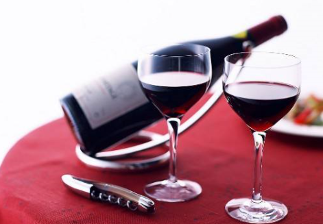 喝红酒可控制腰围和体重