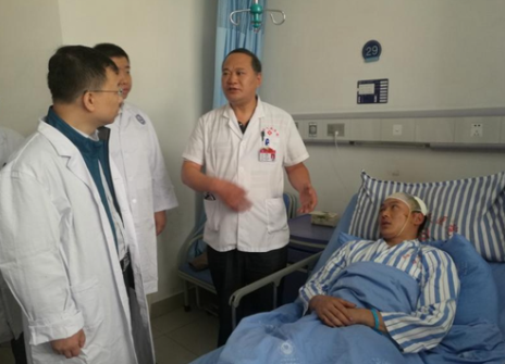 星夜兼程会师茂县 北大人民医院专家指导重症伤员救治