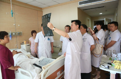 北京朝阳医院医师参加首医专家团队赴贵州义诊