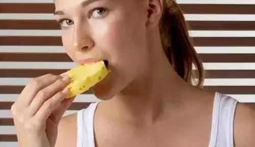 吃菠萝过敏的症状 吃菠萝过敏怎么办_拓诊卫生资讯