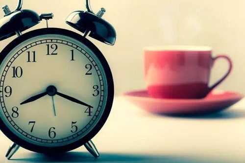 网友自曝:熬夜突发脑出血,他的坏习惯,很多人天天重复_拓诊卫生资讯