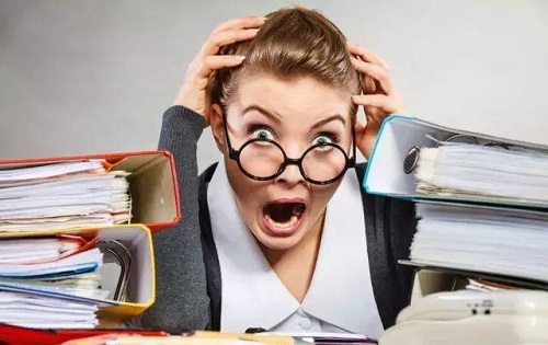 网友自曝:熬夜突发脑出血,他的坏习惯,很多人天天重复_拓诊卫生资讯