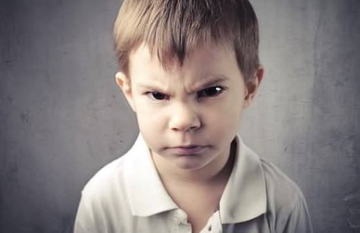 宝宝为什么会发脾气 也许是孩子缺乏安全感